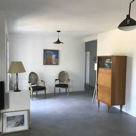 Hotel Charmante Bords Du Bassin 4*